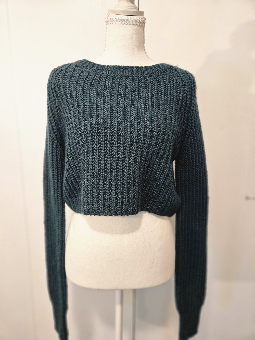 Kimchi Blue Ribbed Cropped Sweater in Teal Green